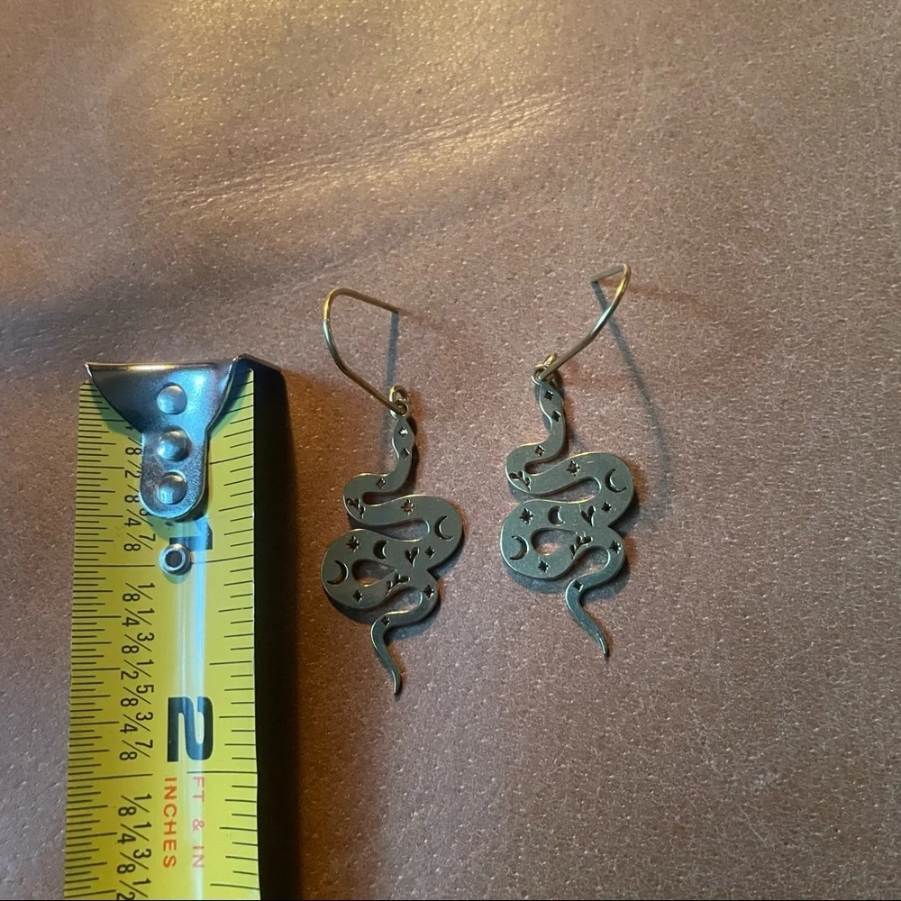 Brass cutout snake earrings - Picture 6 of 7
